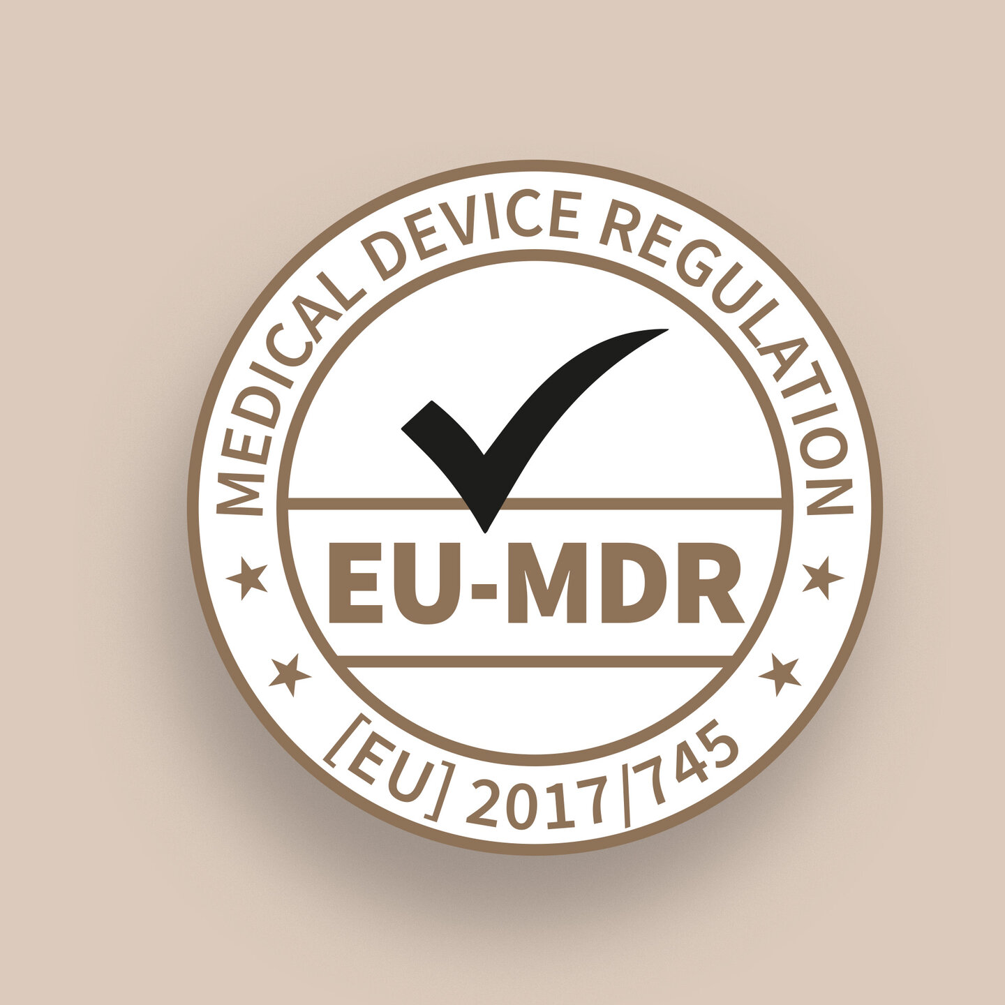 EU-MDR-zertifiziertes Medizinprodukt – Siegel auf beigem Hintergrund