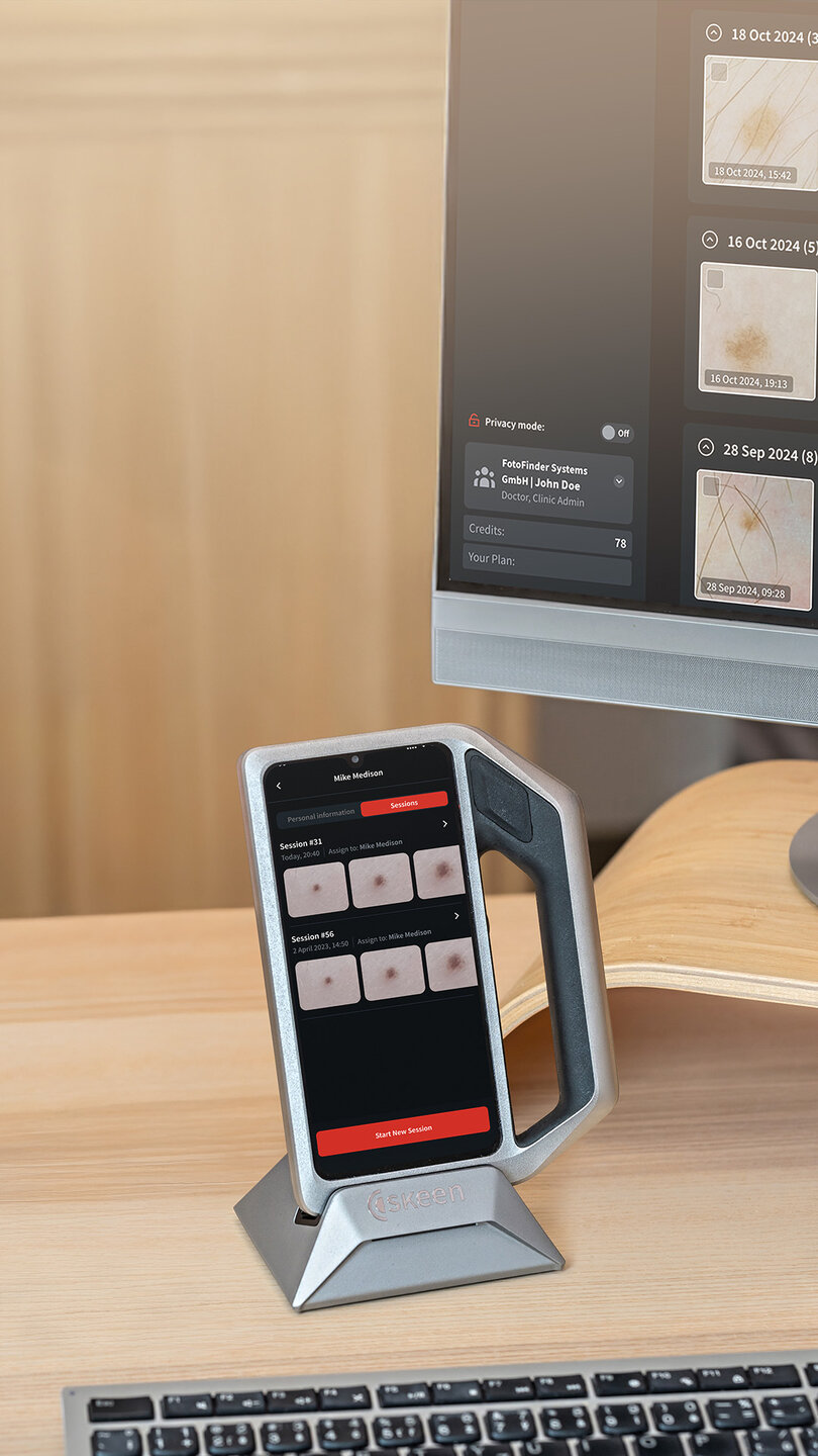 Ansicht eines Computers mit geöffnetem medizinischen Bildarchiv auf dem Bildschirm